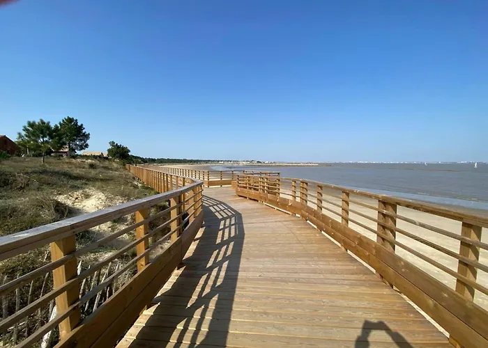 Sandra - Le Verdon, Medoc *